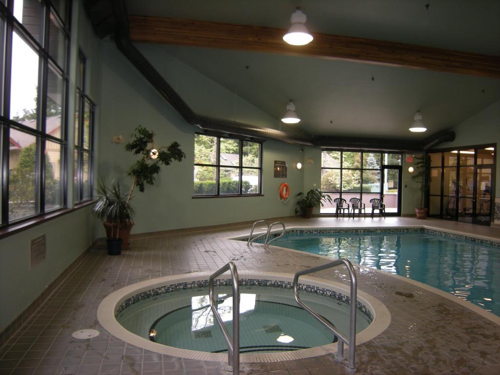 Oceanside Village Resort Parksville Dış mekan fotoğraf
