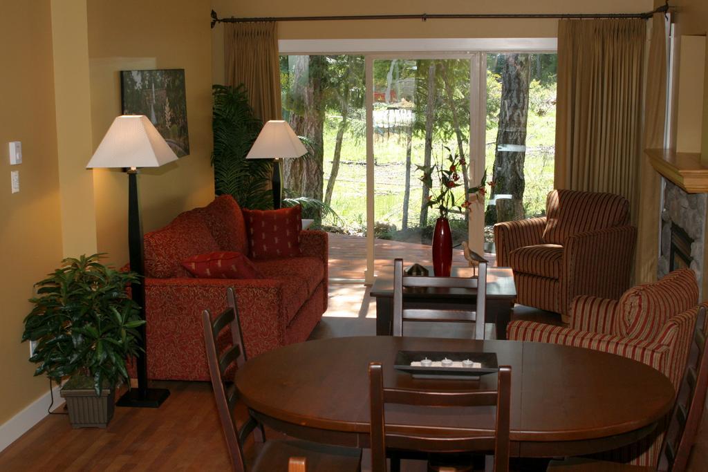 Oceanside Village Resort Parksville Dış mekan fotoğraf