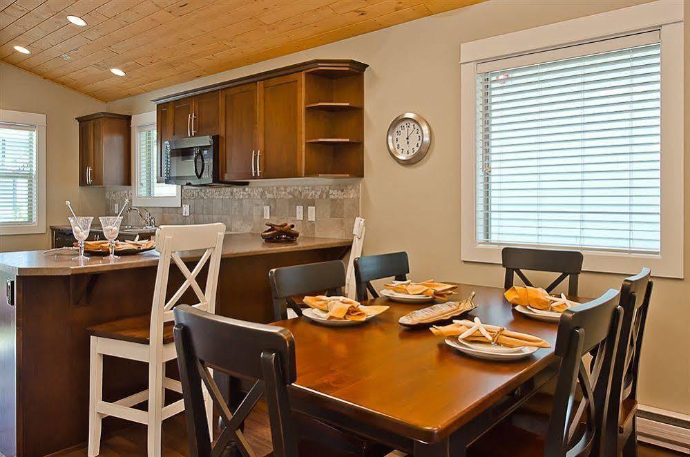 Oceanside Village Resort Parksville Dış mekan fotoğraf